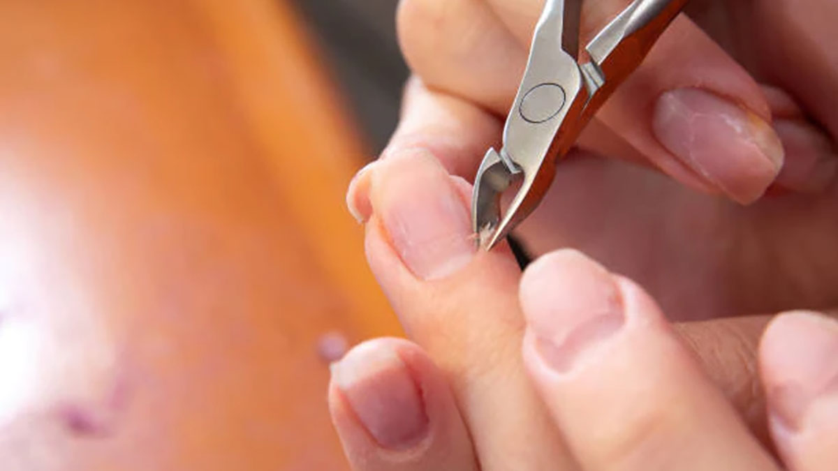 kutikul-temizleme-manikur-ayarli-bakim-pedikur