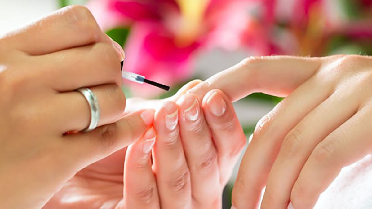 oje-surme-islemi-profesyonel-manikur-pedikur