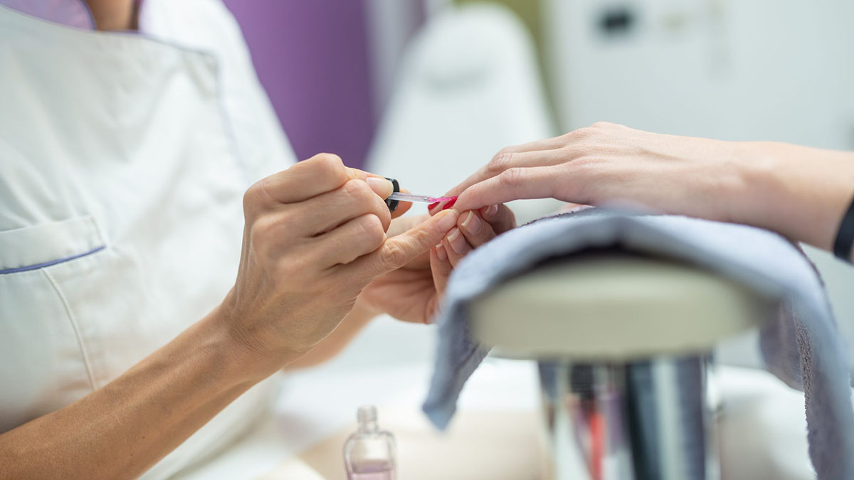 parlak-yuzey-protez-tirnak-son-dokunus