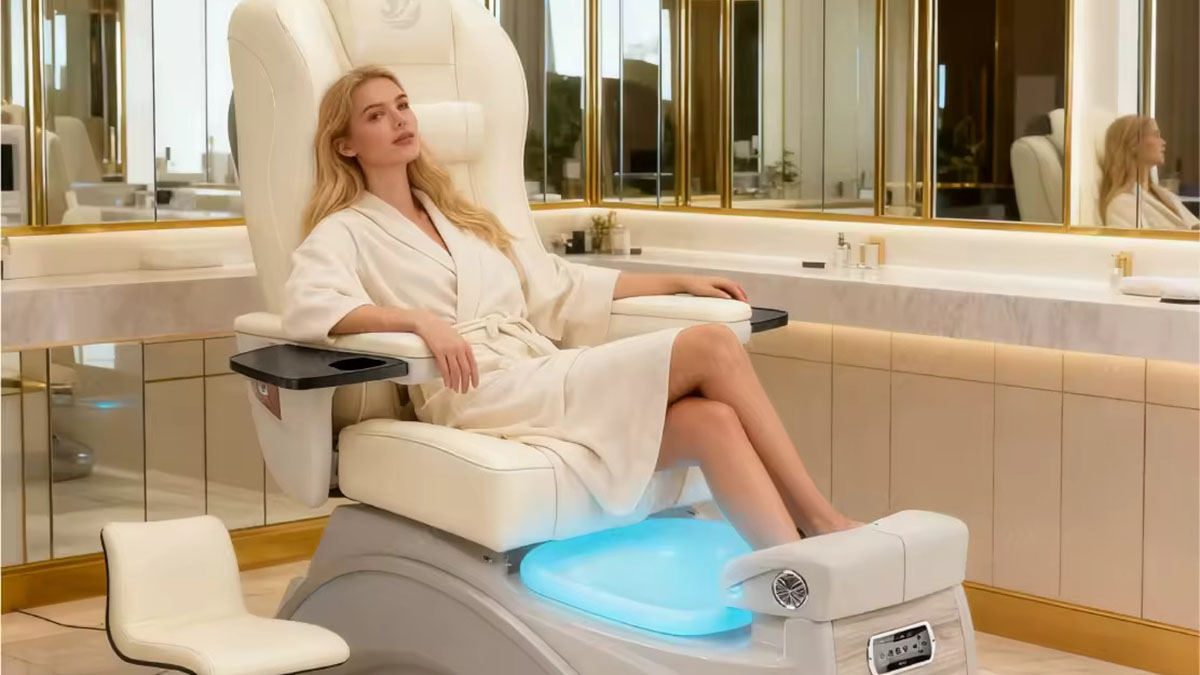 pedikur-uzmani-ayak-tirnak-duzenleme-manikur-pedikur